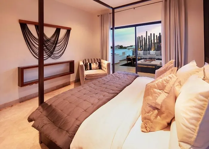 Cactus With Breakfast, Maid, & Concierge